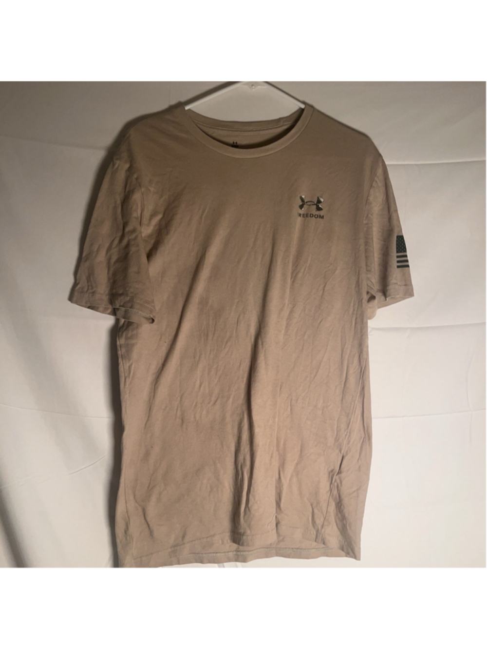 Under Armour Freedom Shirt Mens M Beige Snake Dagger Flag Graphic USA Tee